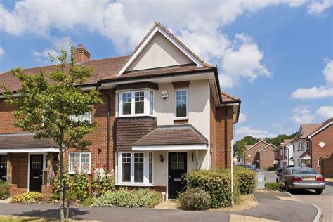 9 Hengest Avenue, Esher, Elmbridge, Surrey, KT10 0BP .